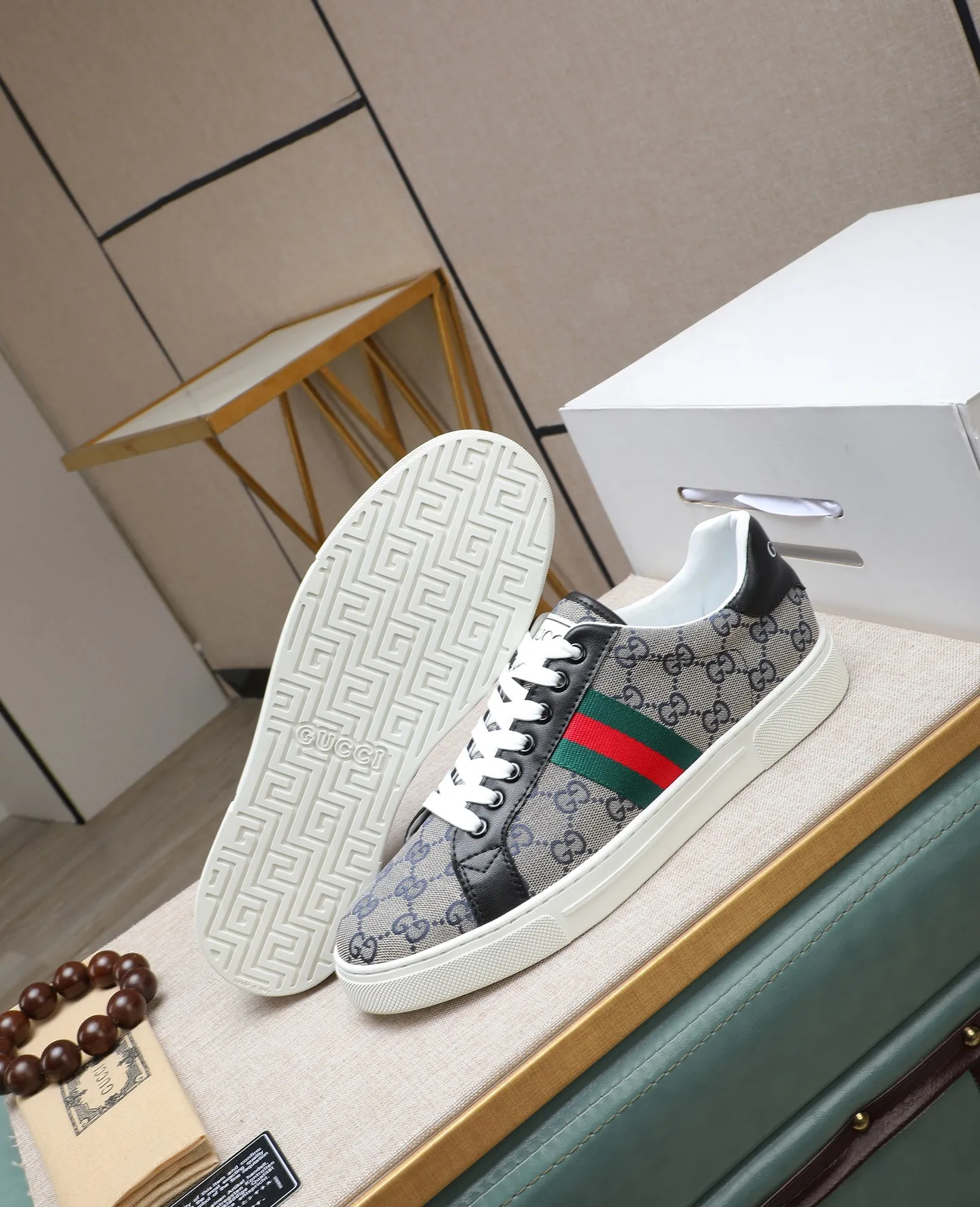 Men's shoes 💰420 GUCCI🔍🔍The latest model is available at the counter simultaneously. Original calfskin imported from Italy, genuine leather lining, (high-end, extravagant and classy) with exquisite workmanship. Sole: Original sole provided by the original factory. ⚠Exclusive double-layer movable molded sole is super comfortable⚠. Photographed in real life. 🎬The real thing is better. 🔍🔍"High quality·Follow the order" code number 38-44